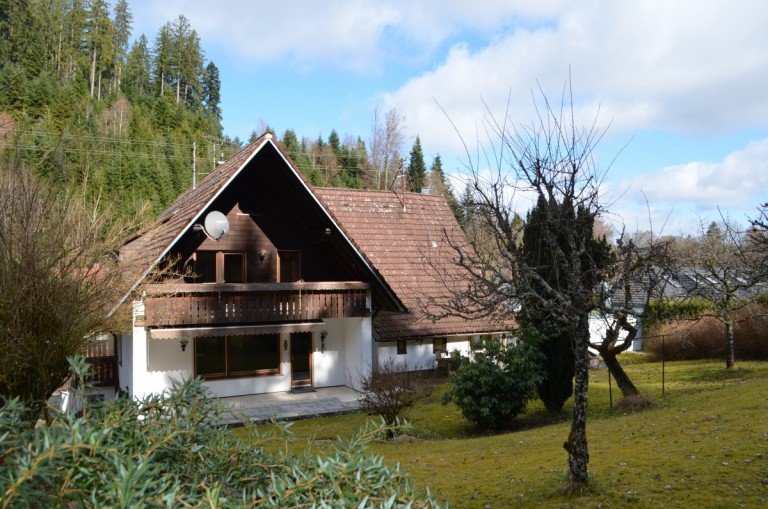 Hausansicht vom Grundst�ck Freudenstadt Zweifamilienhaus Zwei Wohnh�user in ruhiger Lage - Doppelhaus mit vielen Nutzungsm�glichkeiten