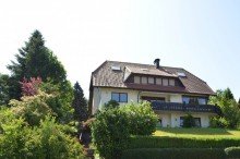 Au�enansicht Ger�umiges Zuhause mit beeindruckender Aussicht, gro�en Balkonen und Terrasse