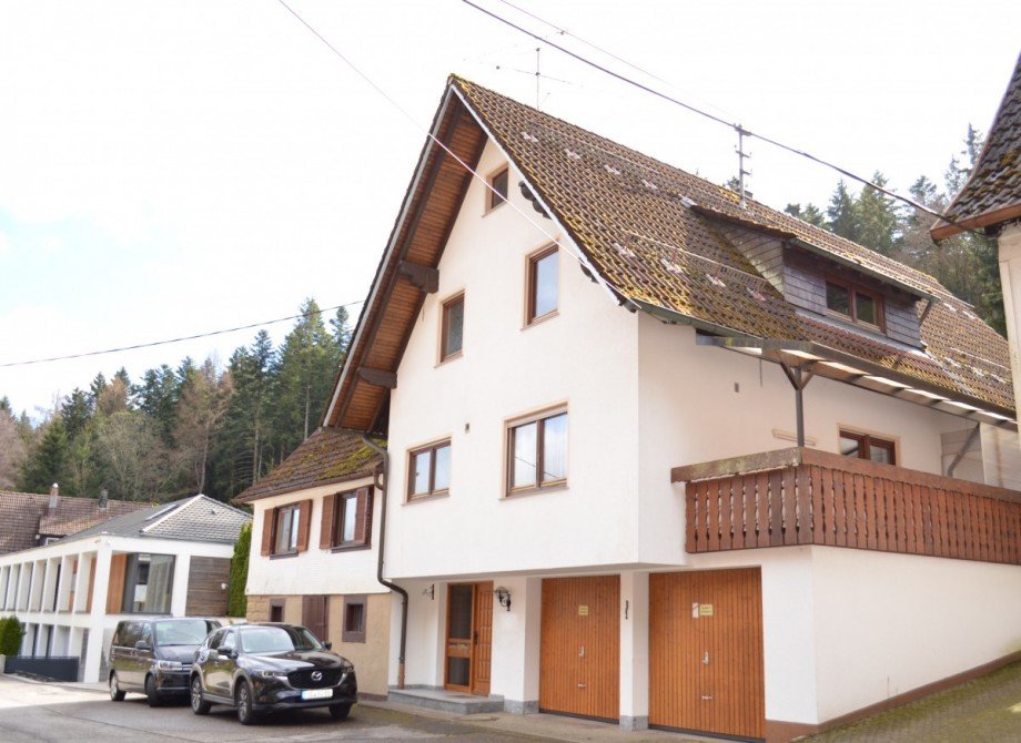 Hausansicht von der Stra�e Zweifamilienhaus Freudenstadt