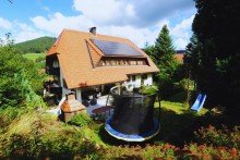 Hausansicht Ger�umiges Zuhause mit beeindruckender Aussicht, gro�en Balkonen und Terrasse