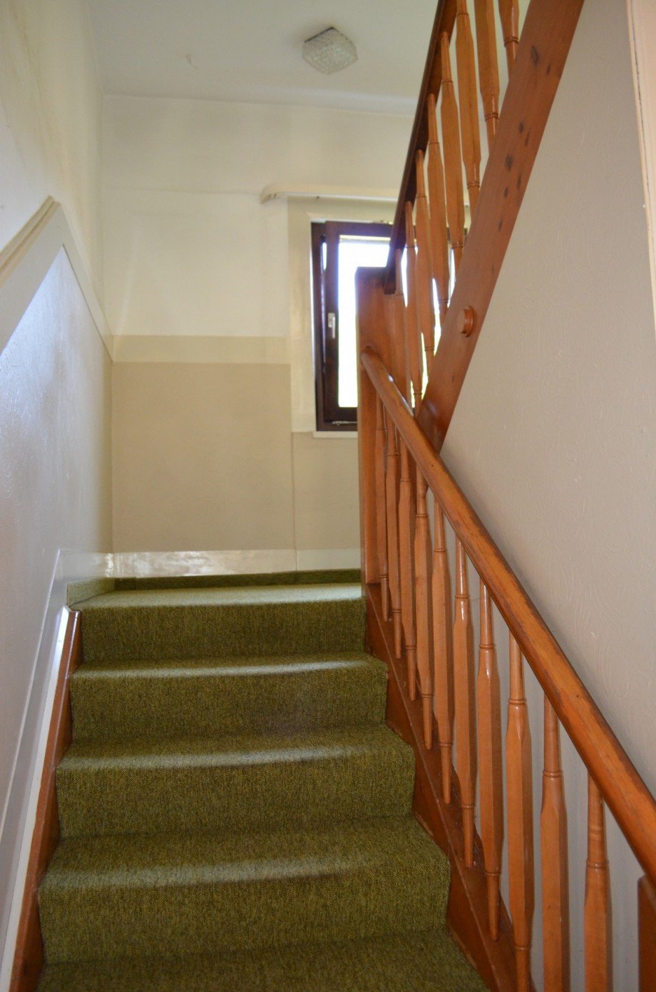 Treppenhaus zu 1. OG Haus Baiersbronn