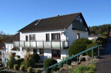 Hauptbild Familienfreundliches Reihenendhaus mit Garten, Balkon und 3 Garagen