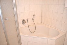 Bad Gepflegte Wohnung mit Einbauk�che, Balkon und Tiefgaragenstellplatz