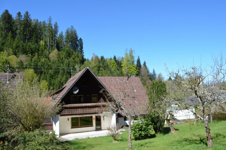 Hausansicht vom Grundst�ck Freudenstadt Zweifamilienhaus Zwei eigenst�ndige H�user auf gro�em Grundst�ck mit ca. 1.200 m�